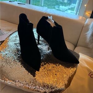 Elegant Black Suede Ankle Boots Size 39